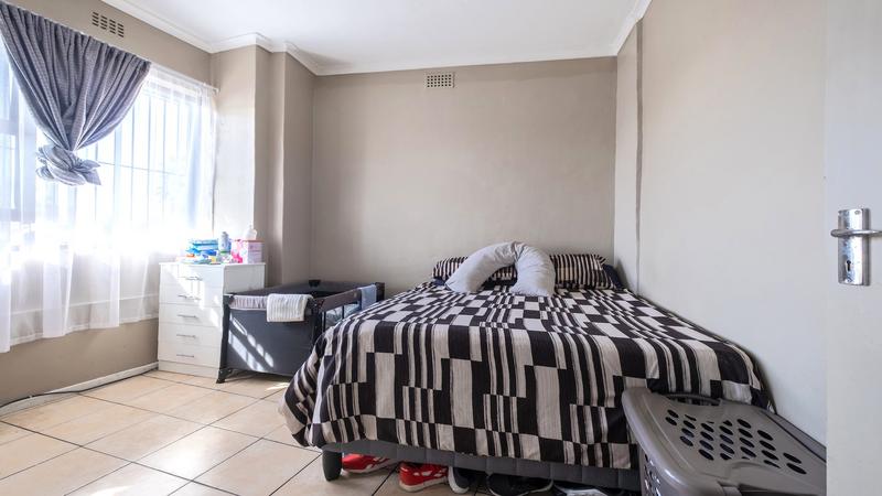 6 Bedroom Property for Sale in Kensington Western Cape